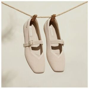 Vivaia Women’s Wide Nude Tan Square-Toe Mary-Jane Margot Mary-Jane